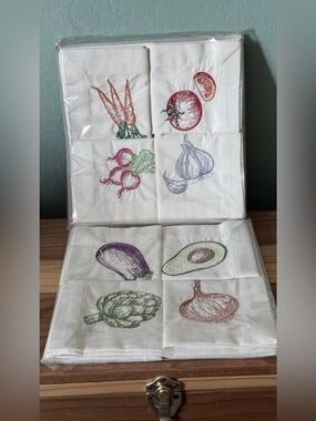 Trader Joe’s Retired Embroidered Vegetable Napkins 20” Complete Set of 8 NEW